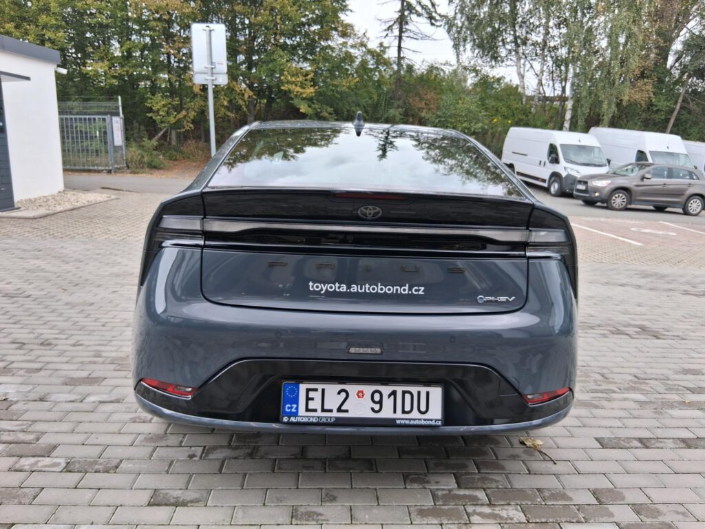 Toyota Prius  2.0L PHEV Prestige + zimní pneu