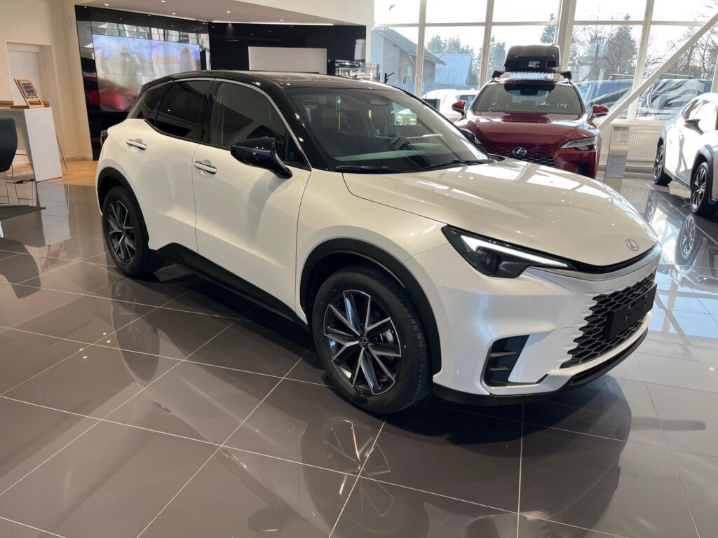 Lexus LBX  Elegant Tech Black