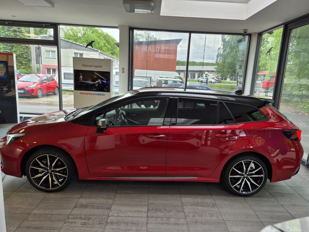 Toyota Corolla  GR Sport 2.0 Hybrid (178 k)
