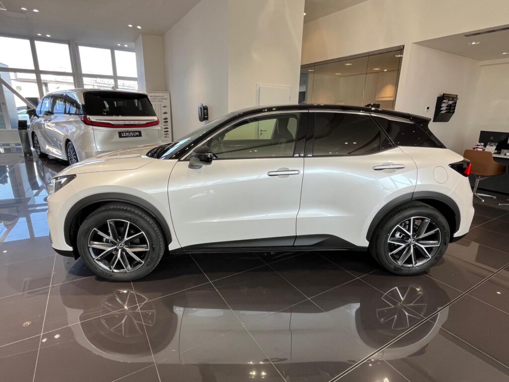 Lexus LBX  Elegant Tech Black