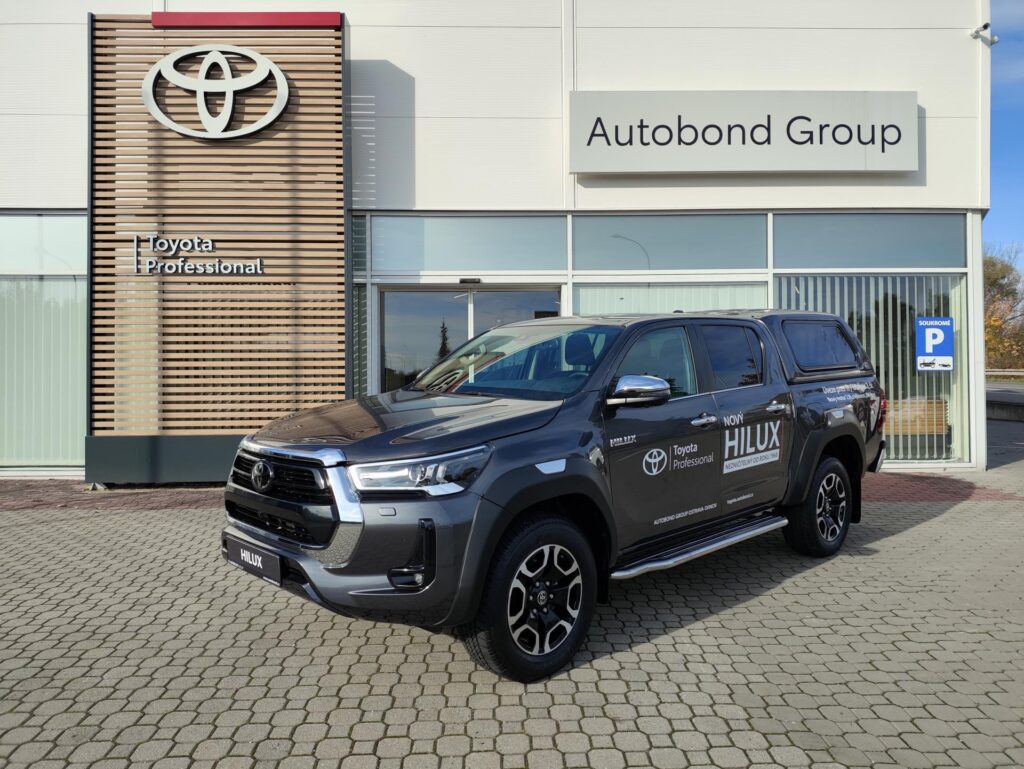 Toyota Hilux  2,8D 6AT Executive 4X4 + Tažné, Hardtop