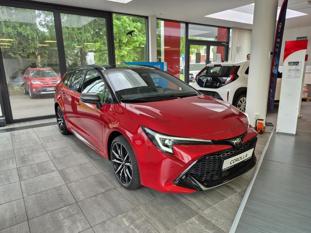 Toyota Corolla  GR Sport 2.0 Hybrid (178 k)