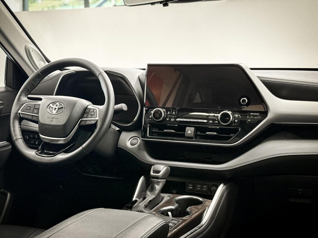 Toyota Highlander  2.5 HEV Executive + Skyview + JBL