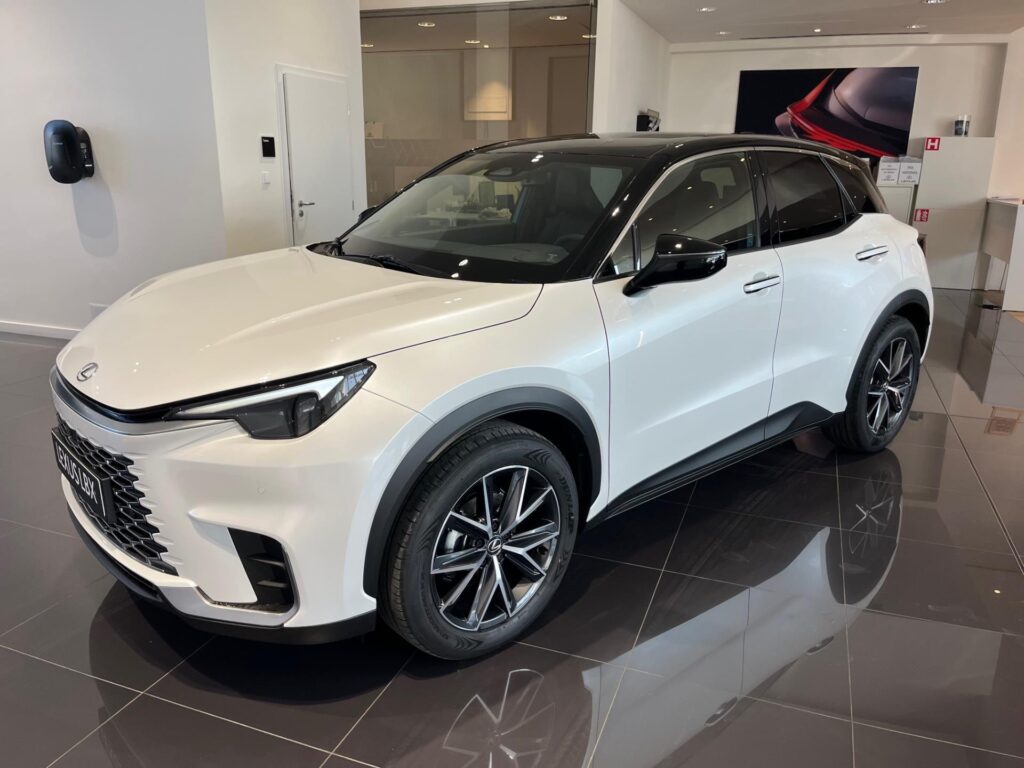 Lexus LBX  Elegant Tech Black