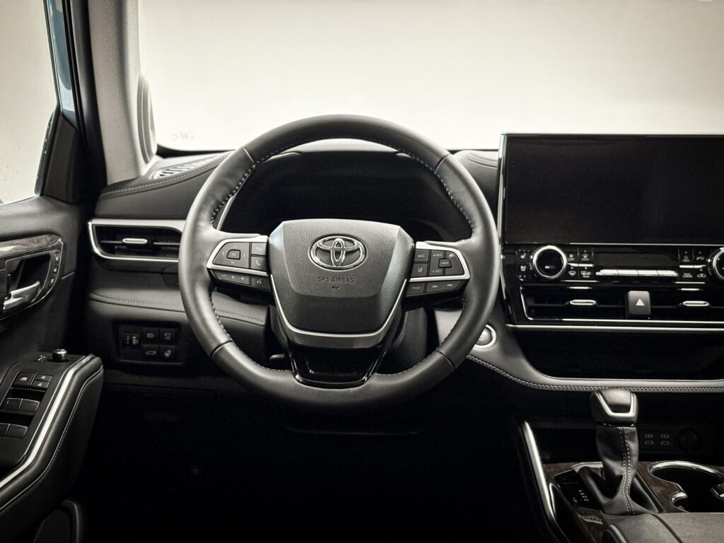 Toyota Highlander  2.5 HEV Executive + Skyview + JBL