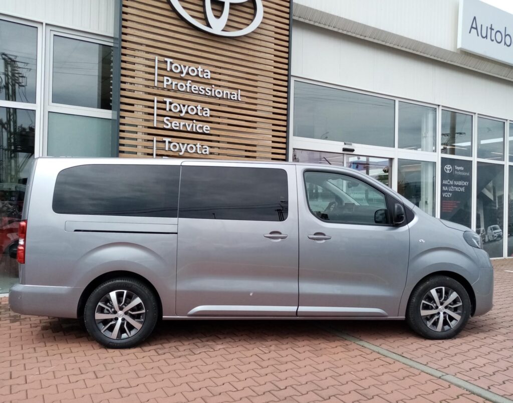 Toyota Proace Verso  2,0 D 8AT 180K FAMILY 8 MÍST