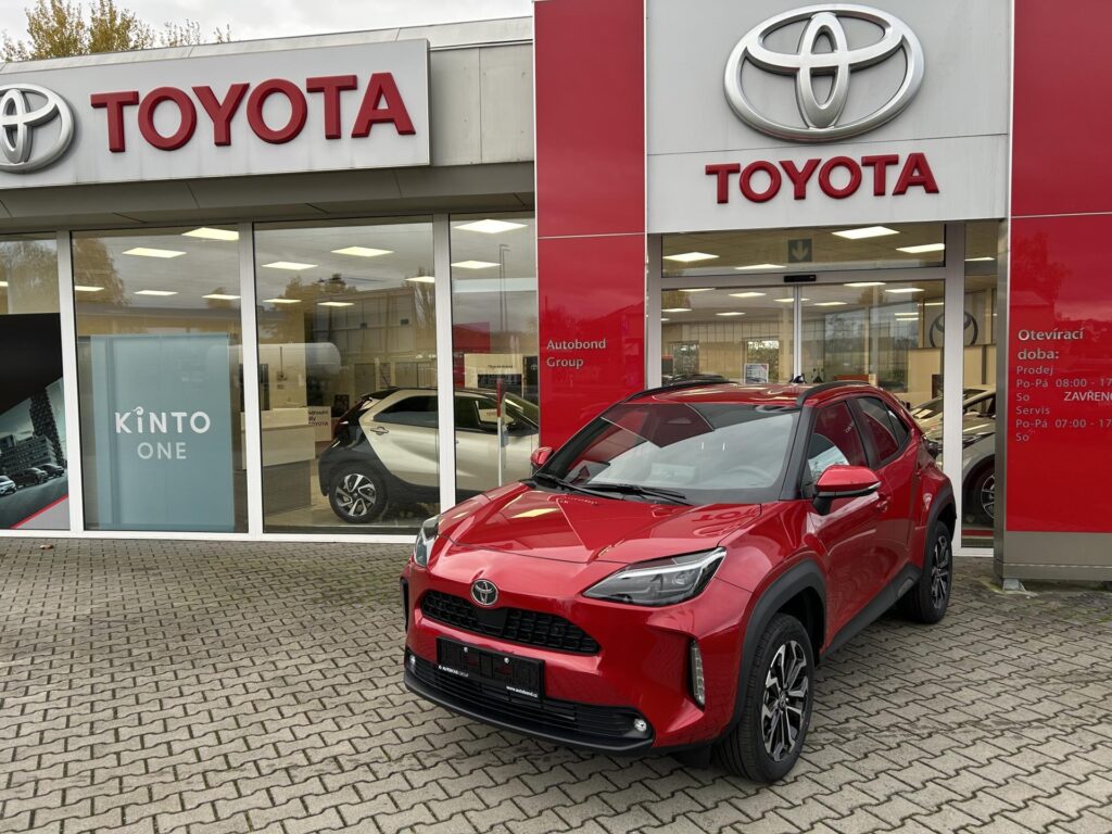 Toyota Yaris Cross  1.5 HEV 4X4 STYLE Možnost zimní komplety zdarma.