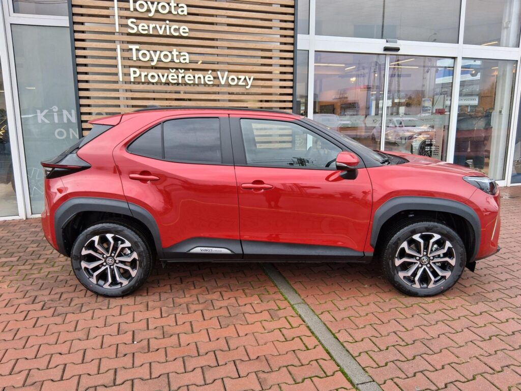 Toyota Yaris Cross  1,5 HEV 130K 4X2 STYLE + TAŽNÉ ZAŘÍZENÍ+ZIMNÍ KOMPLETY ZDARMA