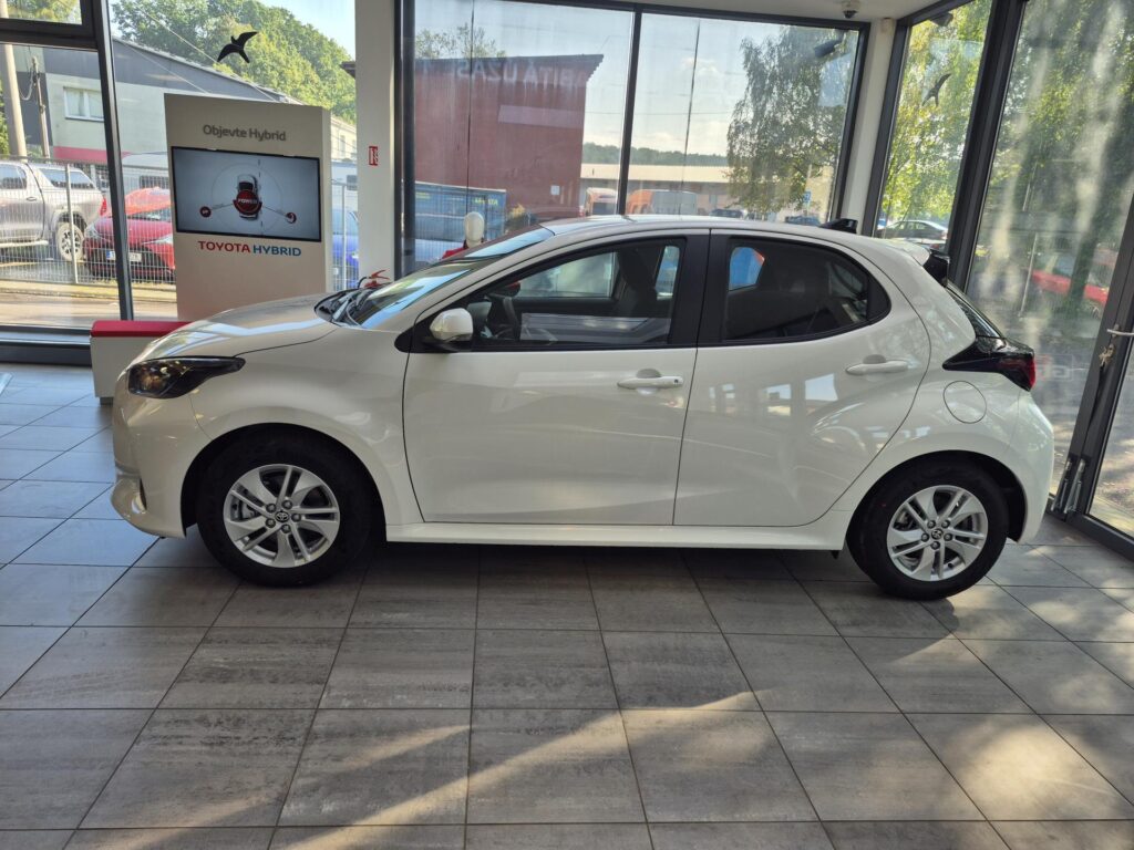 Toyota Yaris  LIMITOVANá EDICE AUTOBOND Comfort 1.5 Hybrid (116 k)
