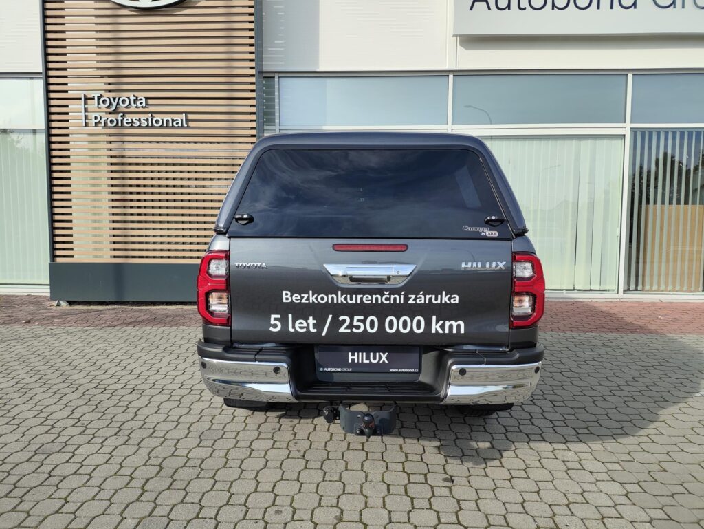 Toyota Hilux  2,8D 6AT Executive 4X4 + Tažné, Hardtop