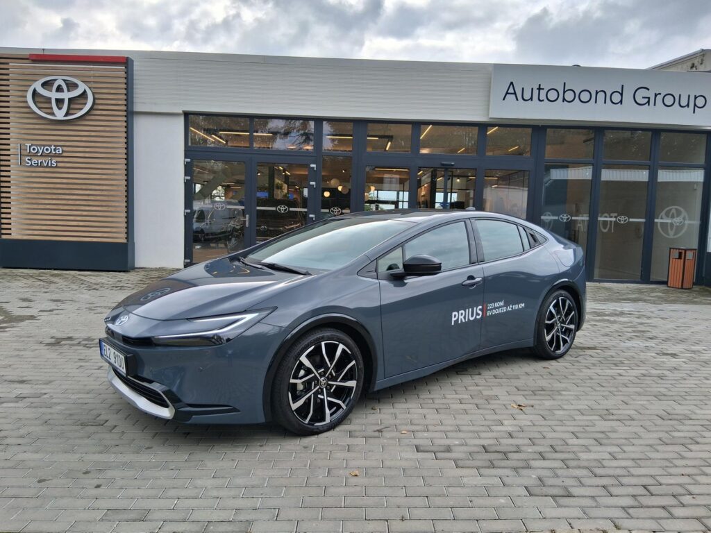 Toyota Prius  2.0L PHEV Prestige + zimní pneu