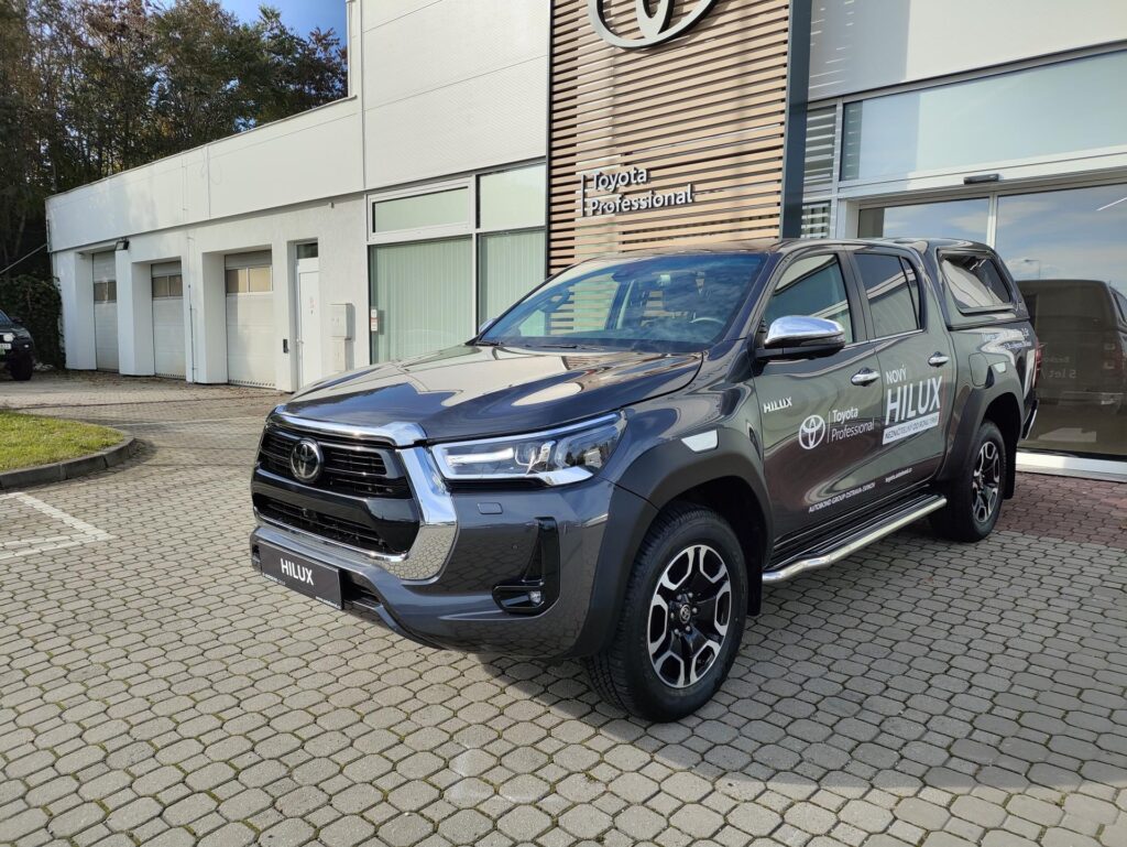 Toyota Hilux  2,8D 6AT Executive 4X4 + Tažné, Hardtop