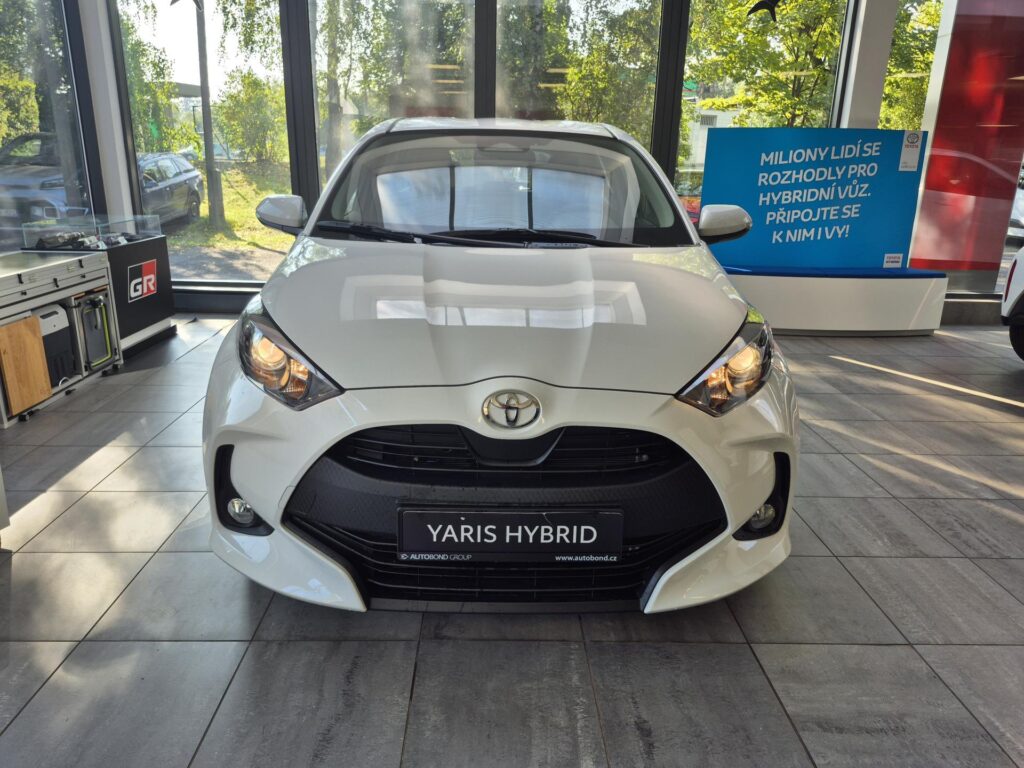 Toyota Yaris  LIMITOVANá EDICE AUTOBOND Comfort 1.5 Hybrid (116 k)