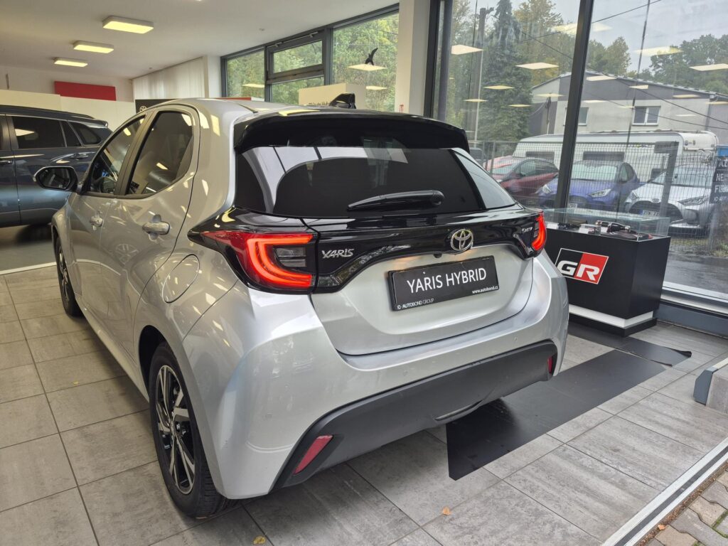 Toyota Yaris  Style 1.5 Hybrid (116 k)