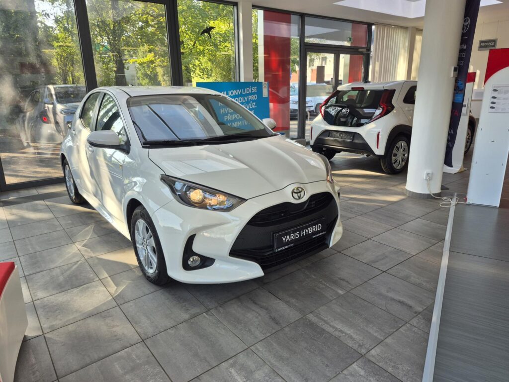 Toyota Yaris  LIMITOVANá EDICE AUTOBOND Comfort 1.5 Hybrid (116 k)