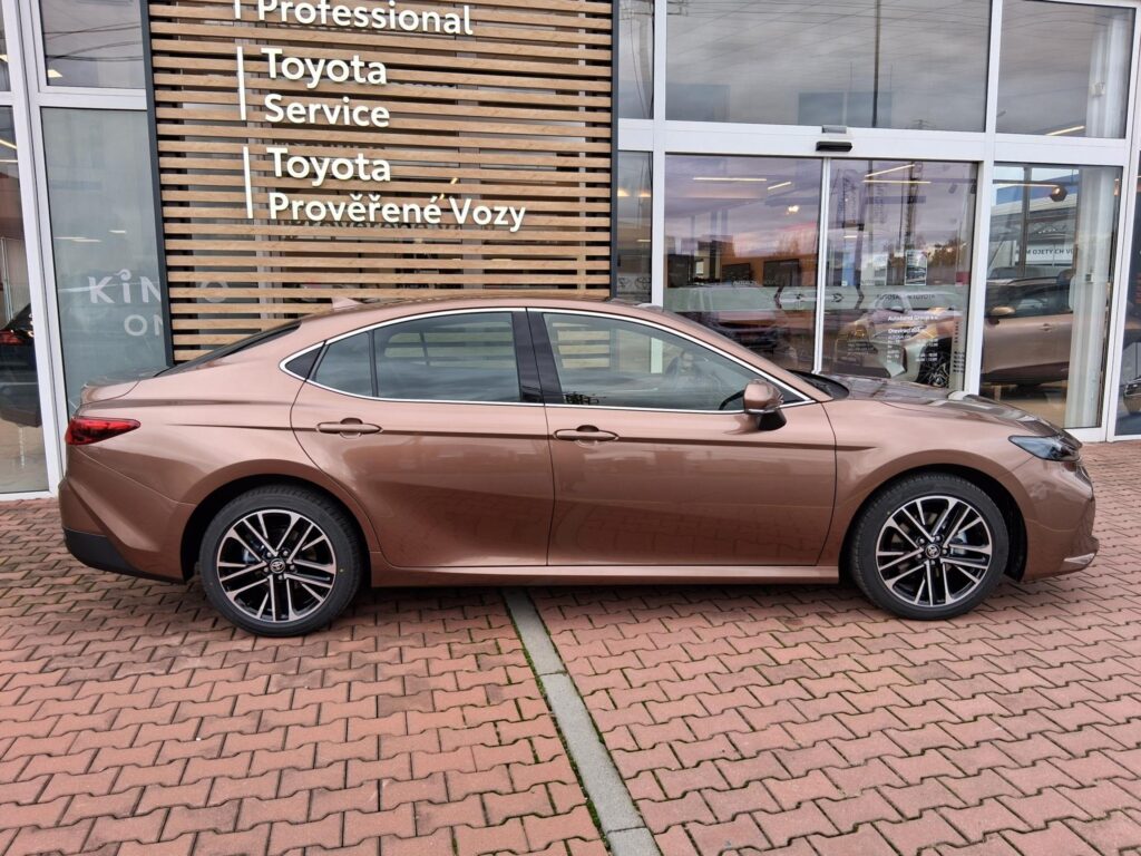 Toyota Camry  2,5 HEV 230K PRESTIGE