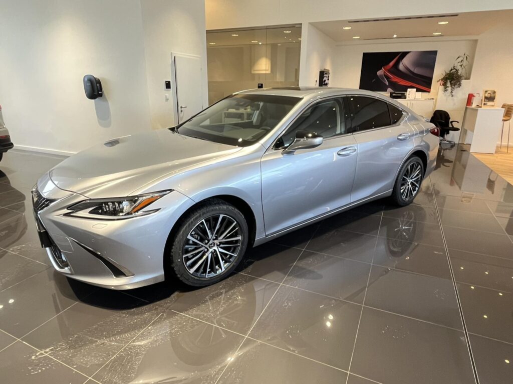 Lexus ES 300h  Business Edition