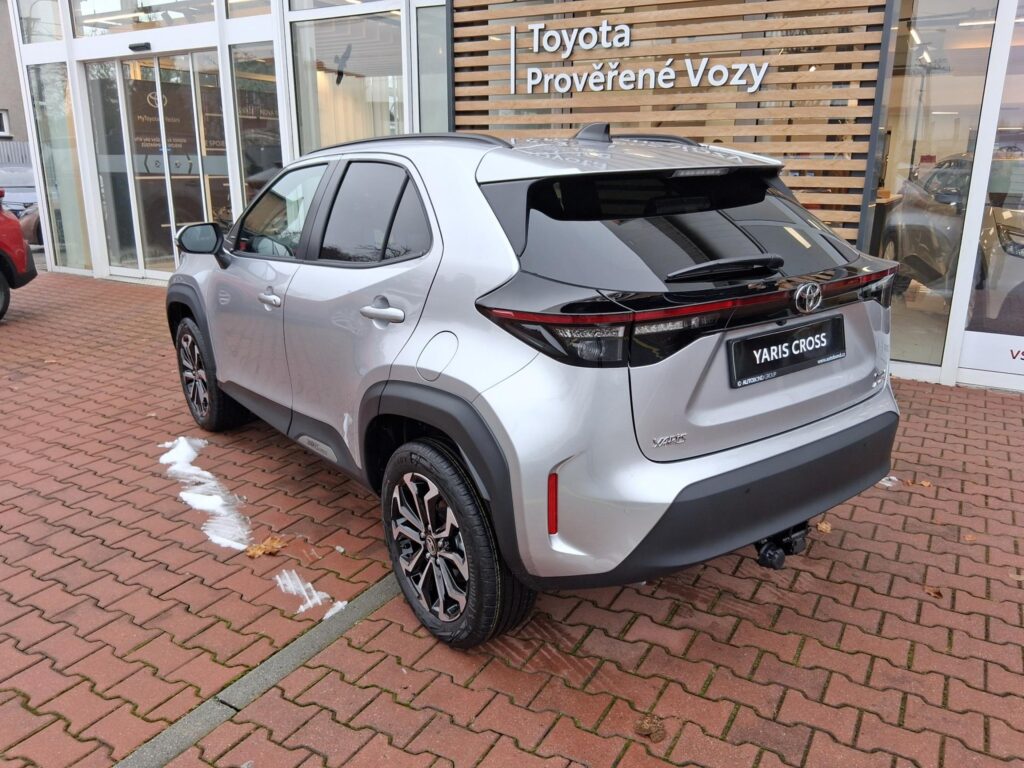 Toyota Yaris Cross  1,5 HEV 4X4 130K STYLE + TAŽNÉ ZAŘÍZENÍ