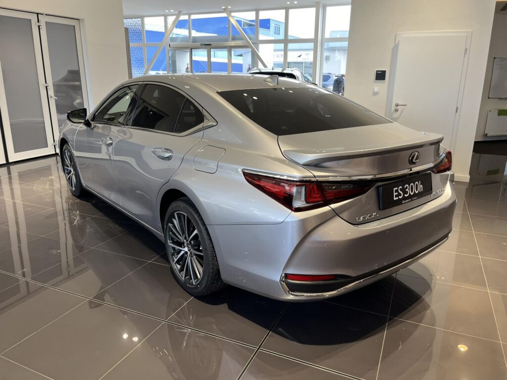 Lexus ES 300h  Business Edition