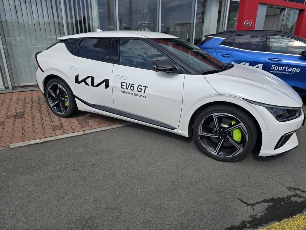 KIA EV6  GT 430 kW akumulátor 77,4 kWh, Synchronní AC elektromotor