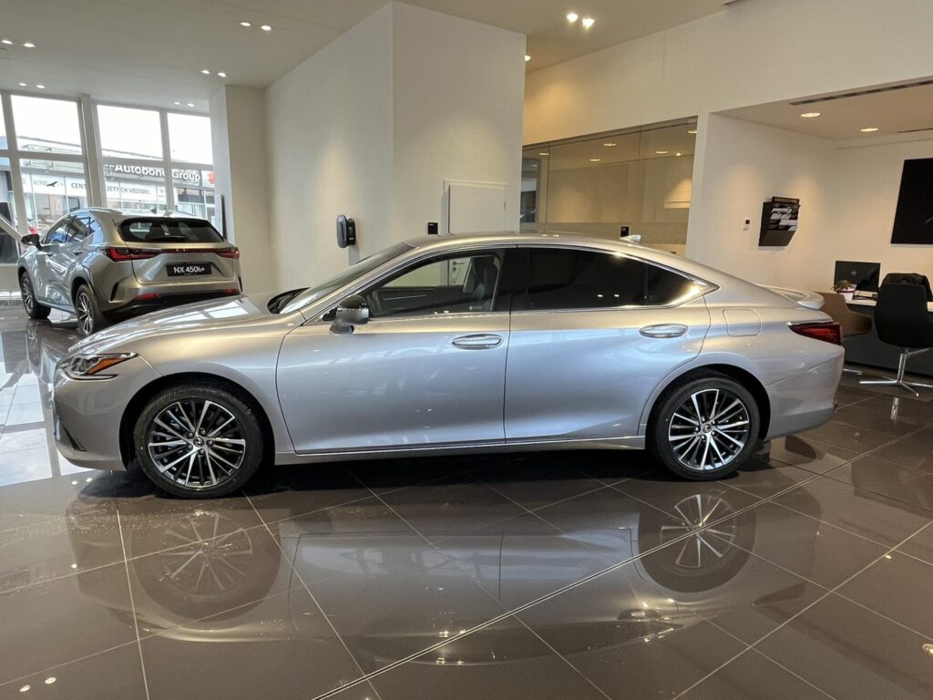 Lexus ES 300h  Business Edition
