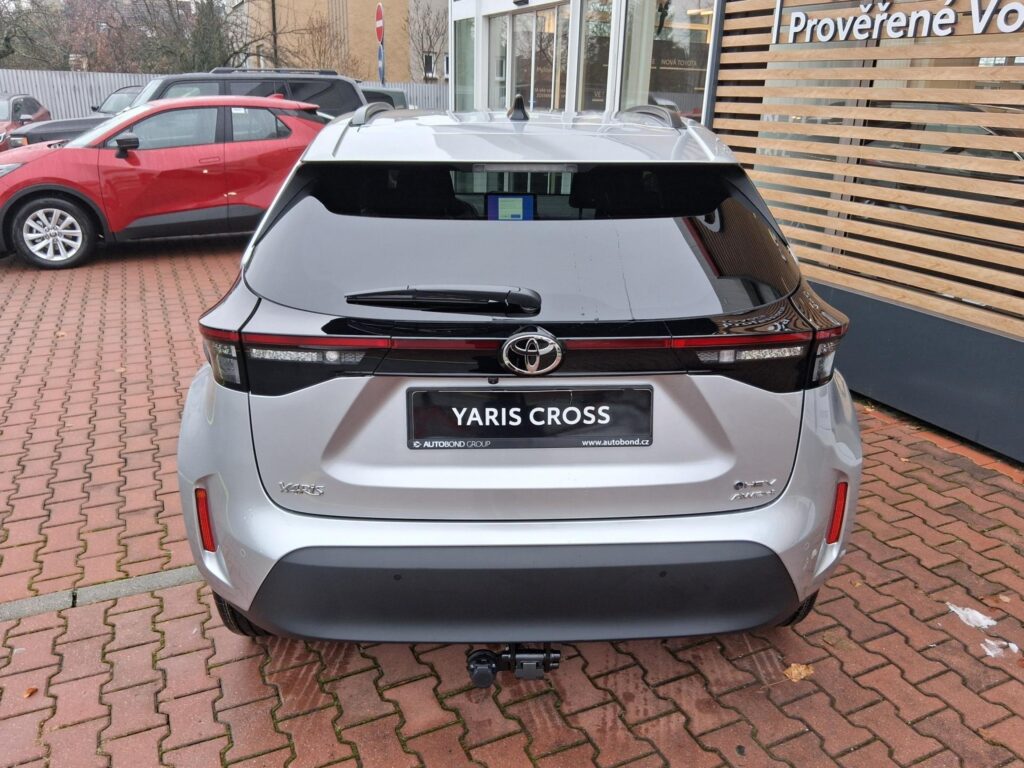 Toyota Yaris Cross  1,5 HEV 4X4 130K STYLE + TAŽNÉ ZAŘÍZENÍ