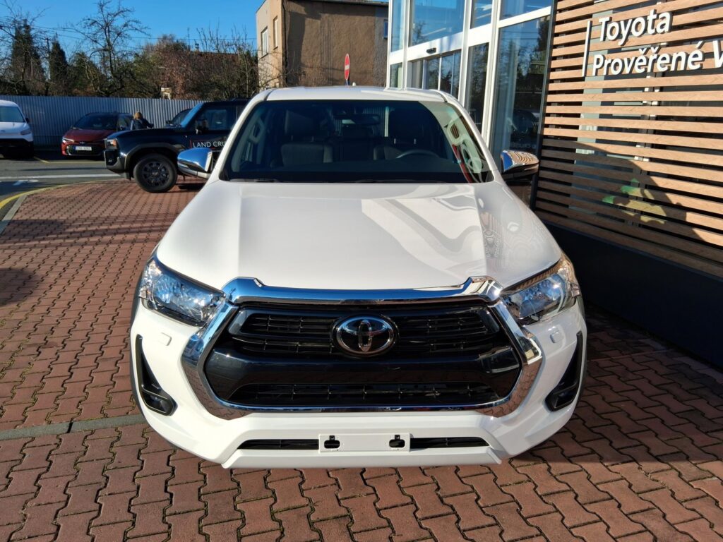 Toyota Hilux  2,8D 6MT 204K ACTIVE