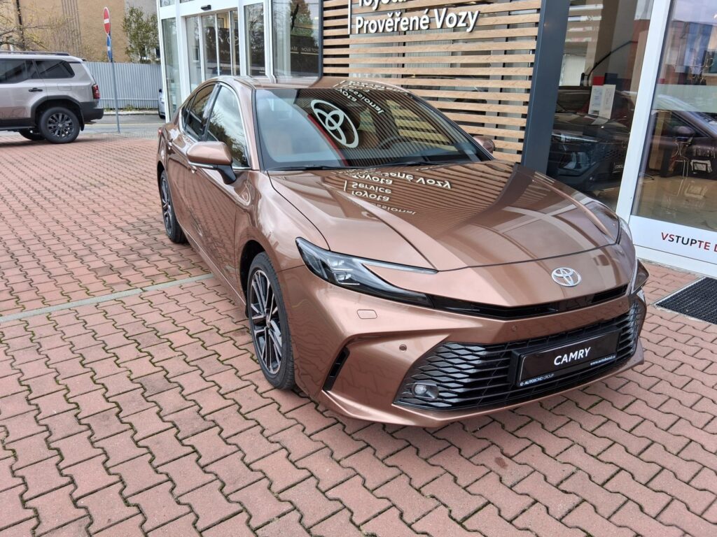 Toyota Camry  2,5 HEV 4X2  230K PRESTIGE