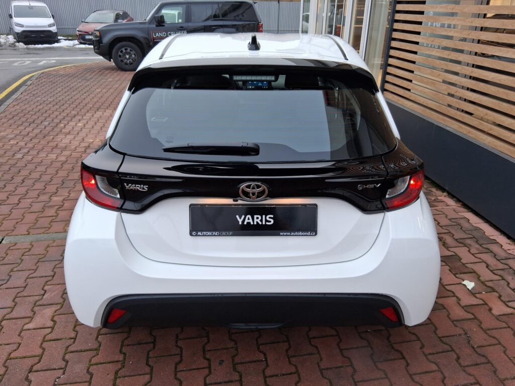 Toyota Yaris  1,5 HEV 116K COMFORT + ZIMNÍ KOMPLETY ZDARMA