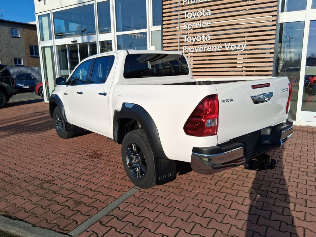 Toyota Hilux  2,8D 6MT 204K ACTIVE