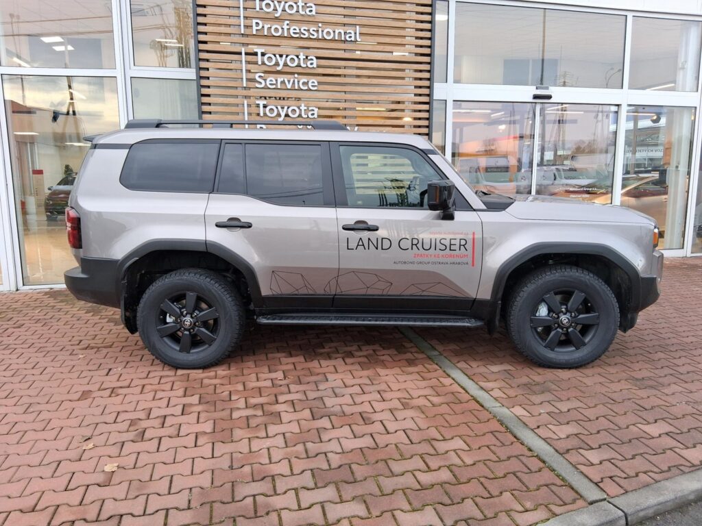 Toyota Land Cruiser  2,8D 4X4 EXECUTIVE + PRODLOUŽENA ZÁRUKA + ZIMNÍ KOMPLETY