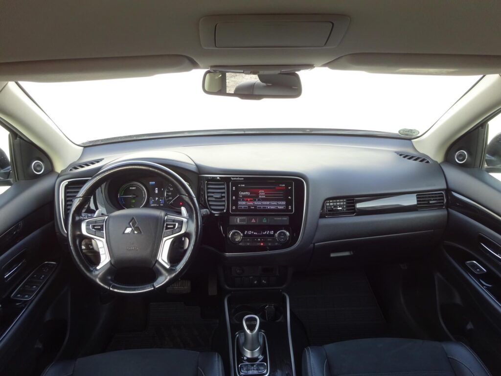 Mitsubishi Outlander  2.0 PHEV CVT 4WD INTENSE