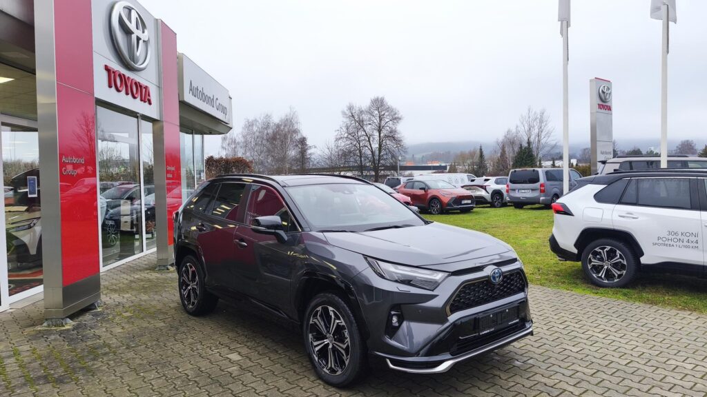 Toyota RAV4  2.5  PHEV EXECUTIVE + TAŽNÉ ZAŘÍZENÍ ODNÍMATELNÉ