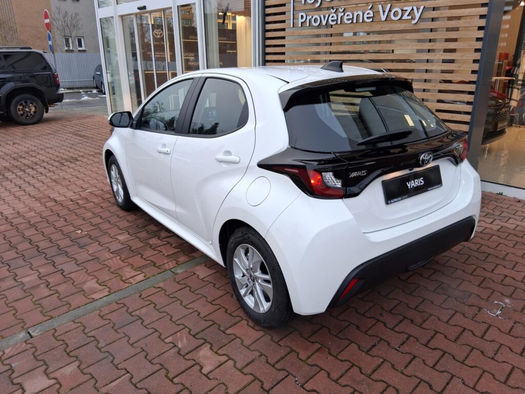 Toyota Yaris  1,5 HEV 116K COMFORT + ZIMNÍ KOMPLETY ZDARMA