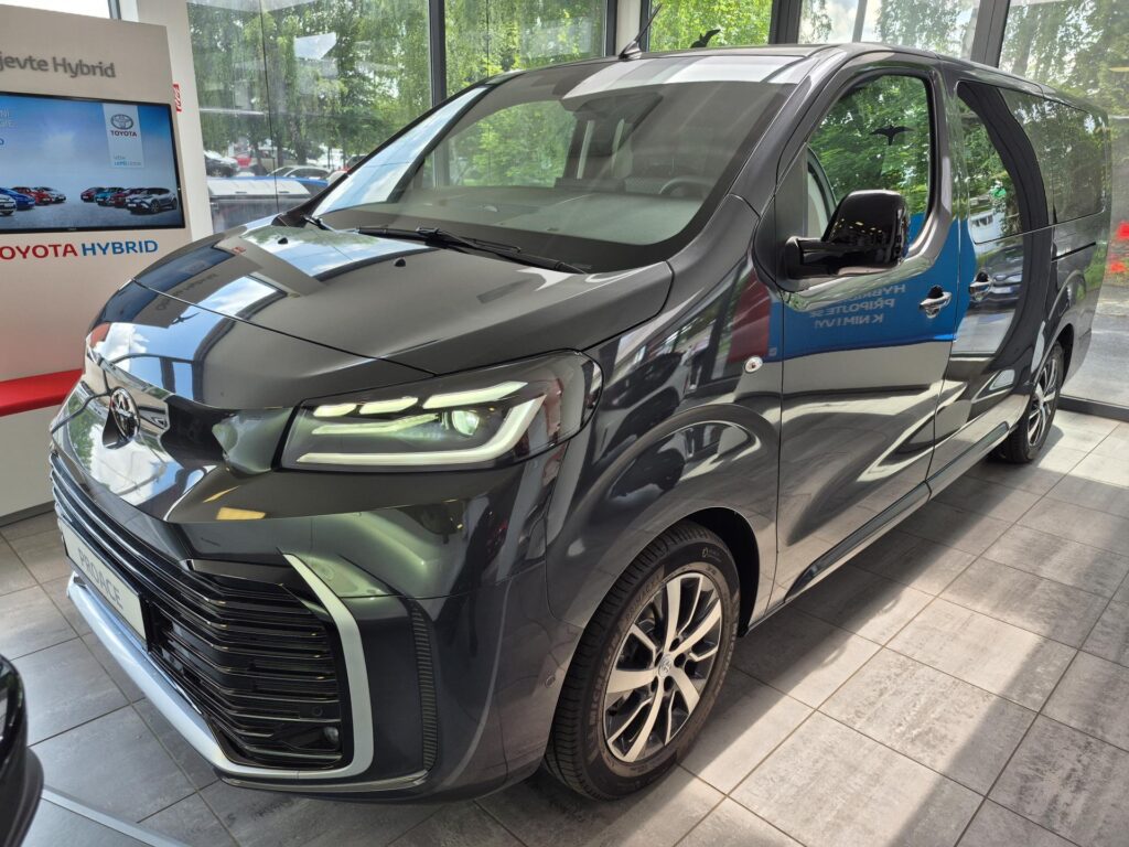 Toyota ProAce  2.0D 8AT Family 8S Webasto