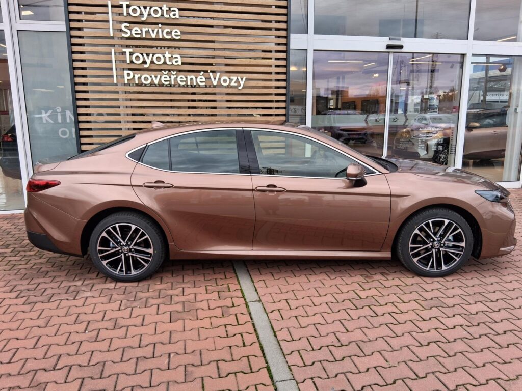 Toyota Camry  2,5 HEV 4X2  230K PRESTIGE