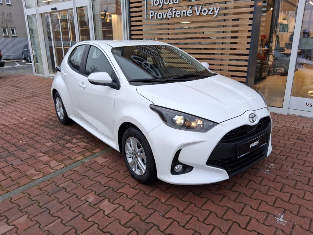 Toyota Yaris  1,5 HEV 116K COMFORT + ZIMNÍ KOMPLETY ZDARMA