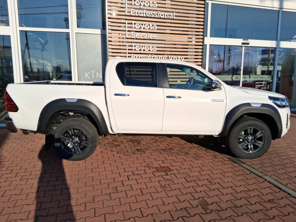 Toyota Hilux  2,8D 6MT 204K ACTIVE