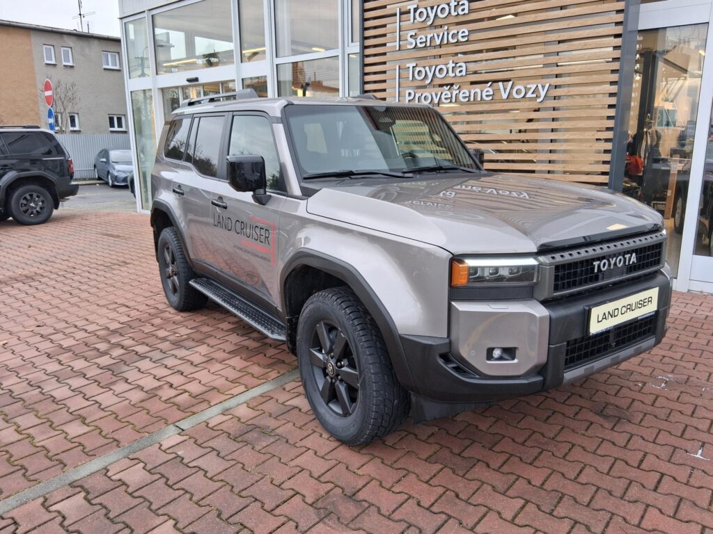 Toyota Land Cruiser  2,8D 4X4 EXECUTIVE + PRODLOUŽENA ZÁRUKA + ZIMNÍ KOMPLETY