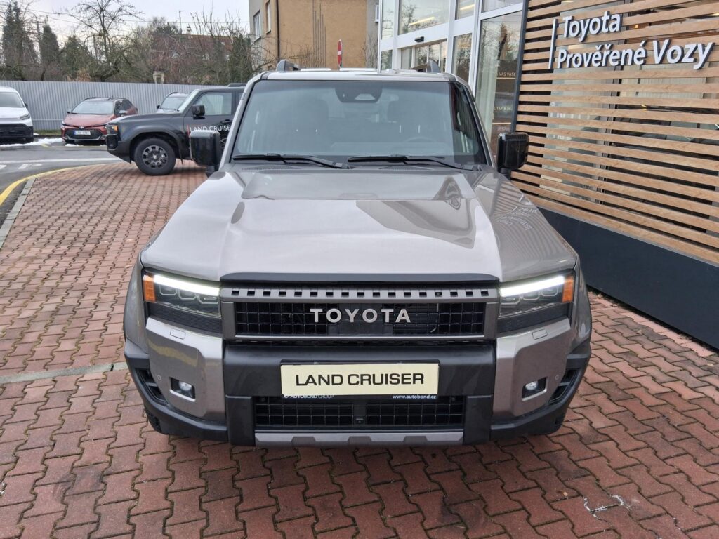 Toyota Land Cruiser  2,8D 4X4 EXECUTIVE + PRODLOUŽENA ZÁRUKA + ZIMNÍ KOMPLETY