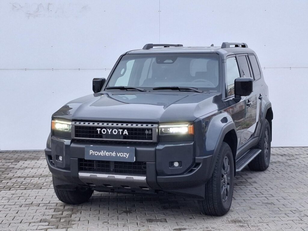 Toyota Land Cruiser  2.8 D-4D 6AT Invincible