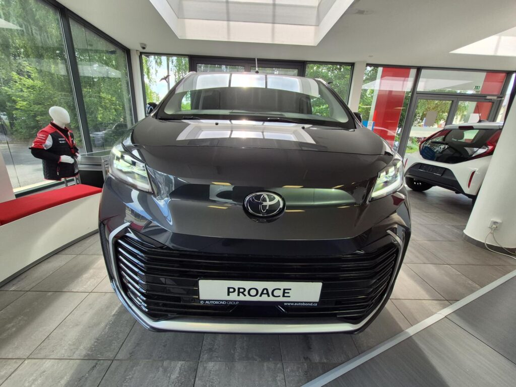 Toyota ProAce  2.0D 8AT Family 8S Webasto