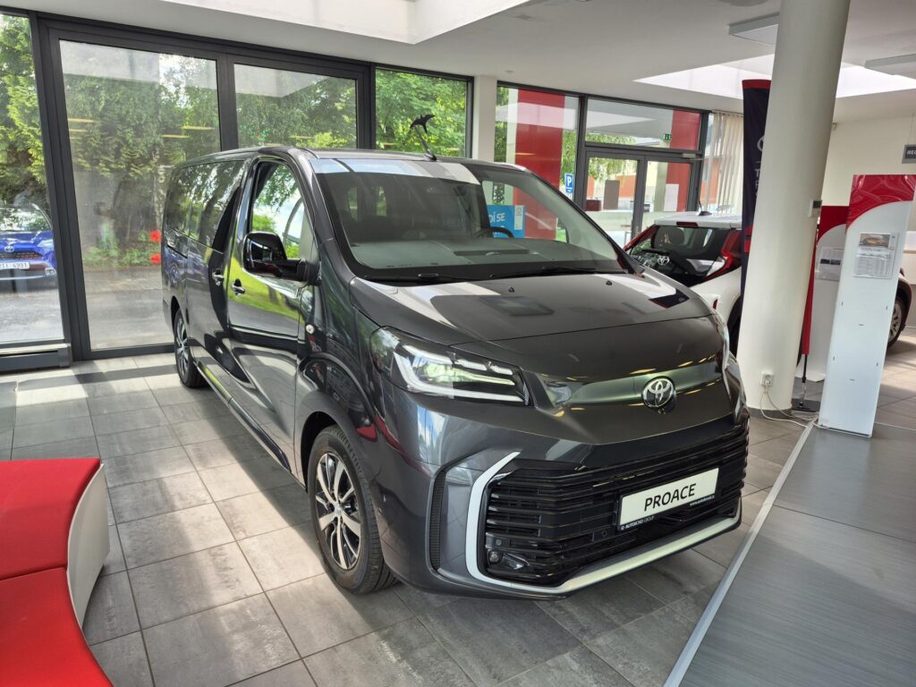 Toyota ProAce  2.0D 8AT Family 8S Webasto