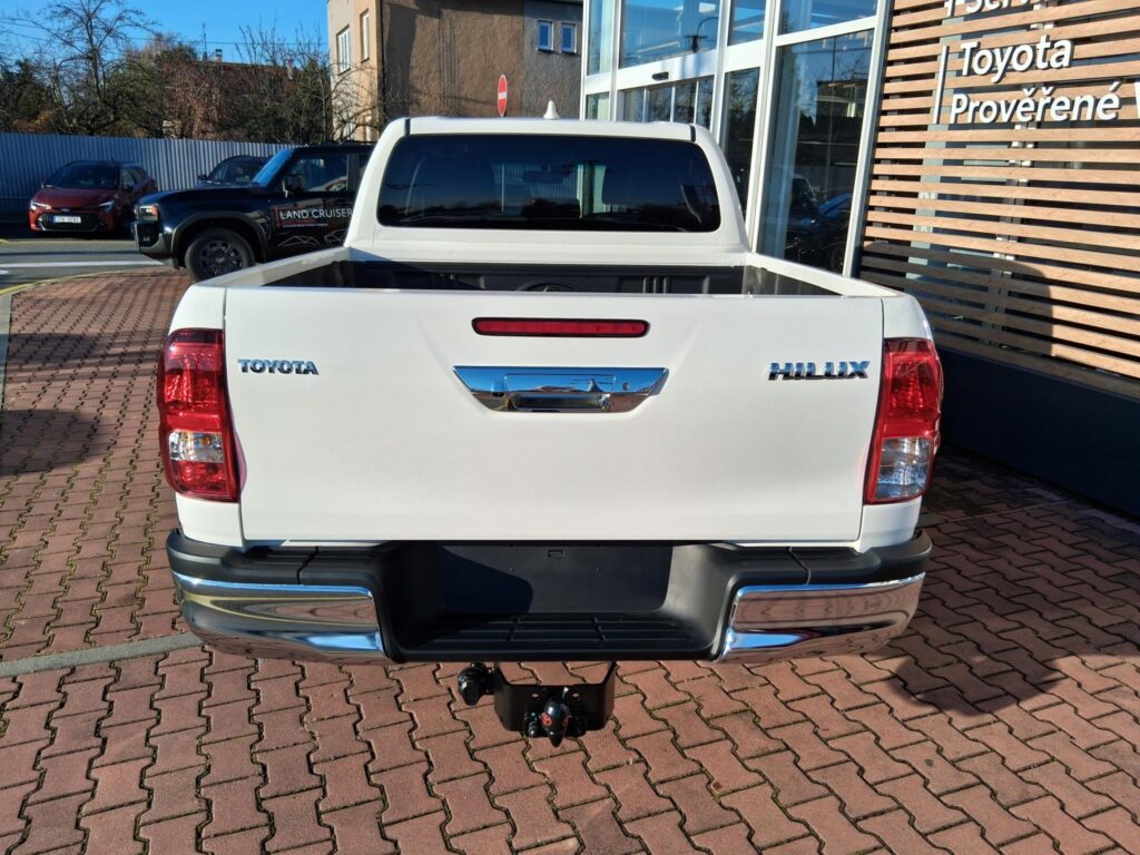 Toyota Hilux  2,8D 6MT 204K ACTIVE