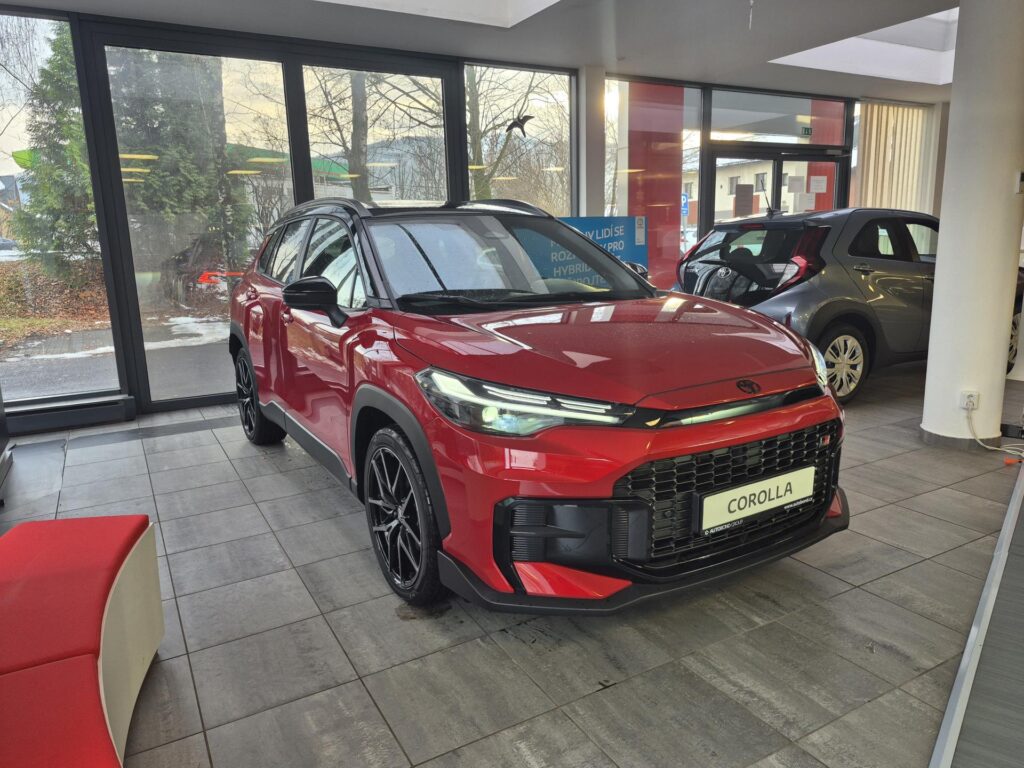 Toyota Corolla Cross  GR Sport VIP 2.0 Hybrid (178 k)