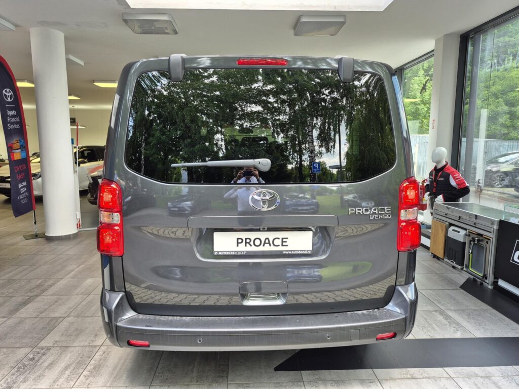 Toyota ProAce  2.0D 8AT Family 8S Webasto