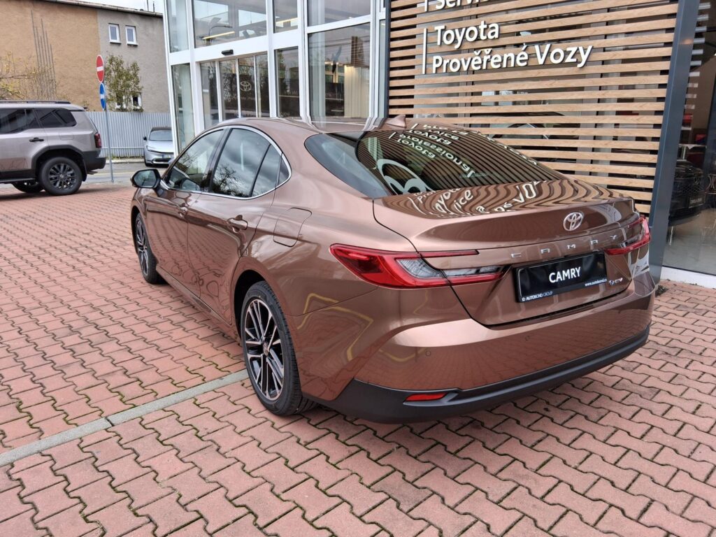 Toyota Camry  2,5 HEV 4X2  230K PRESTIGE