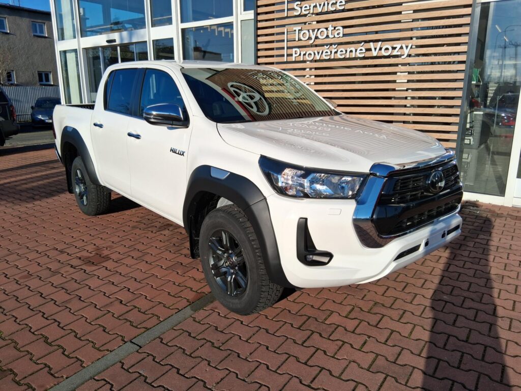 Toyota Hilux  2,8D 6MT 204K ACTIVE