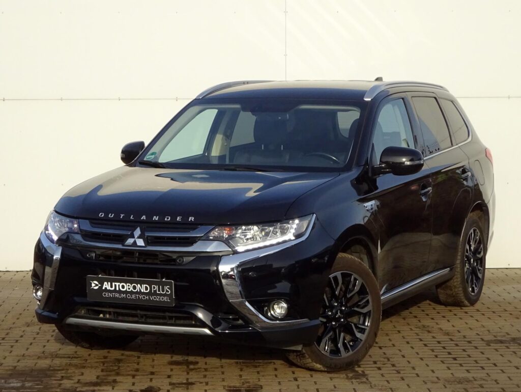 Mitsubishi Outlander  2.0 PHEV CVT 4WD INTENSE