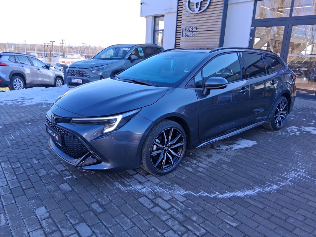 Toyota Corolla  2.0 HEV GR SPORT + zimní kola